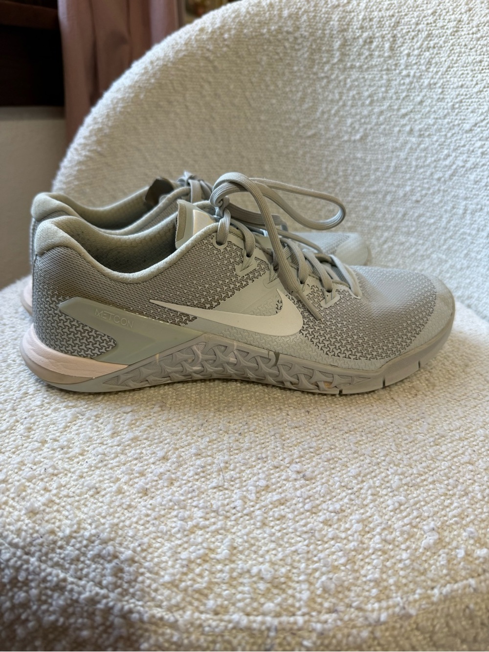 Nike Metcon 4 Women’s Size 9 Gray White Cross Training Weightlifting Shoes